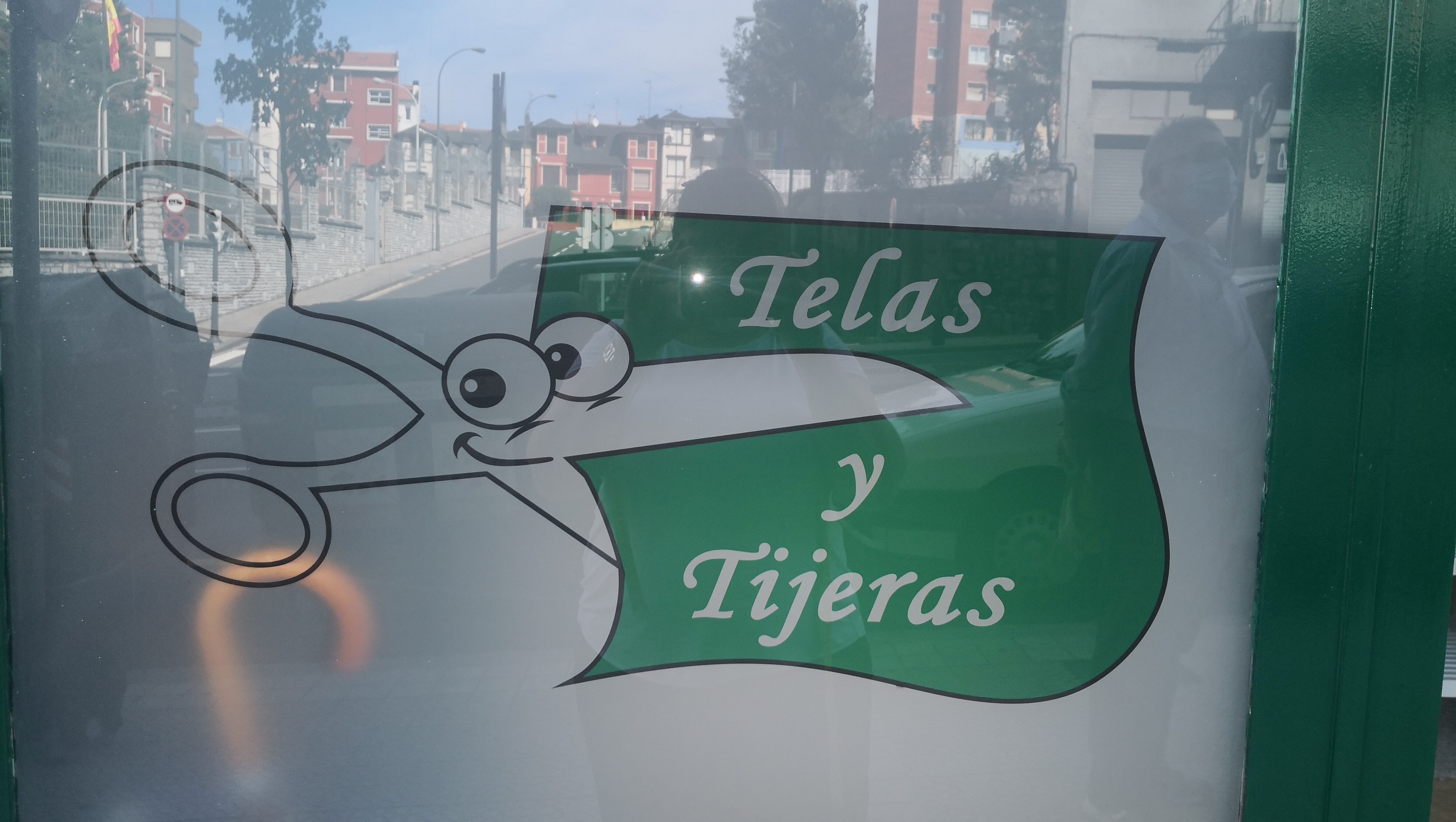 Telas y tijeras