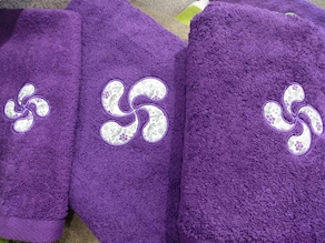 JUEGO DE TOALLAS LAUBURU MORADO