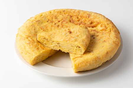 Tortilla de patata artesanal con cebolla